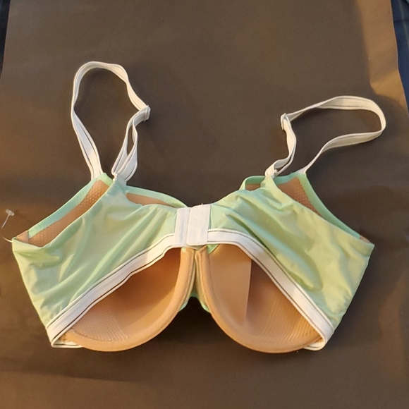 36DD - Picture 2 of 4